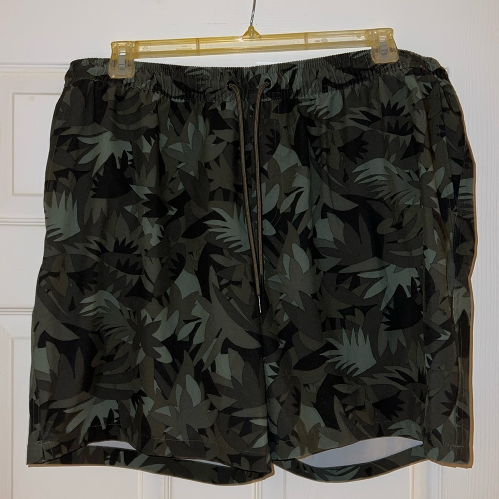 Goodfellow Army Green Leaf Print Lined Shorts
